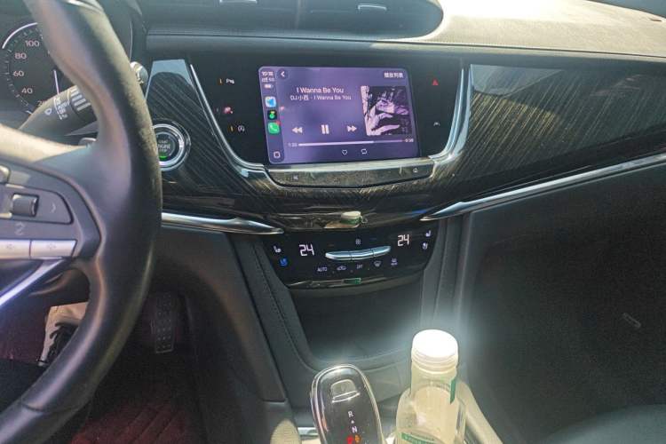 Used Cadillac XT6 2021 28T Six-Seater Four-Wheel-Drive Luxury Version Audio And AC Panel