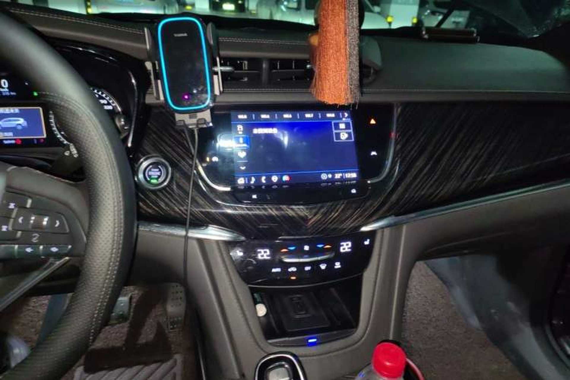 Used Cadillac XT6 2021 2.0T 6-Seater Two-Wheel Drive Luxury Version Audio And AC Panel