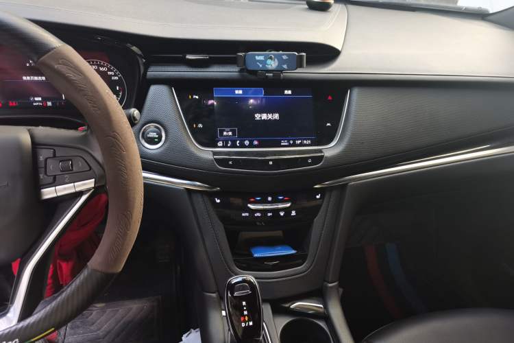Used Cadillac XT6 2021 2.0T Six-Seater Four-Wheel-Drive Luxury Version Audio And AC Panel