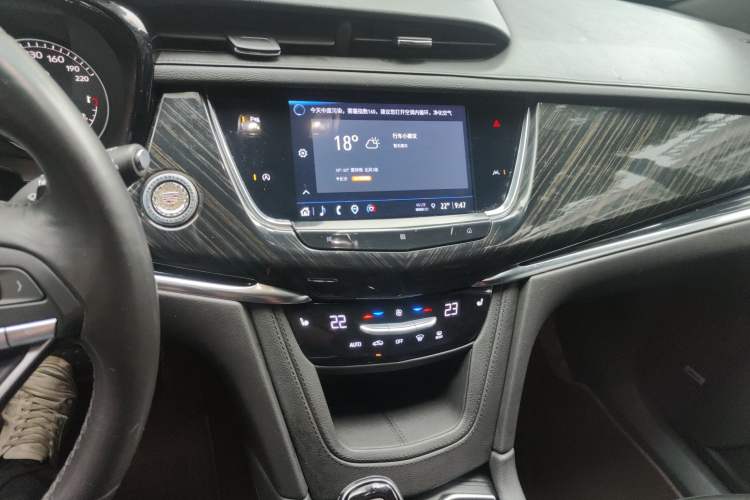 Used Cadillac XT6 2021 2.0T 7-Seater Two-Wheel-Drive Luxury Version Audio And AC Panel