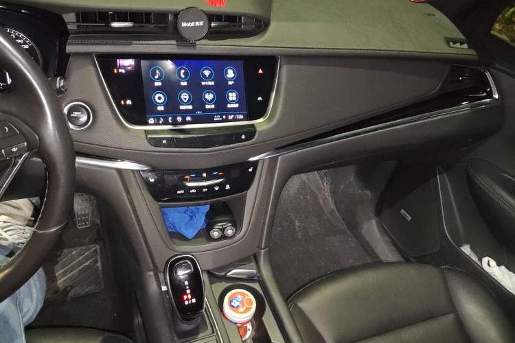 Used Cadillac XT6 2021 2.0T Seven-Seater Four-Wheel Drive Luxury Version Audio And AC Panel