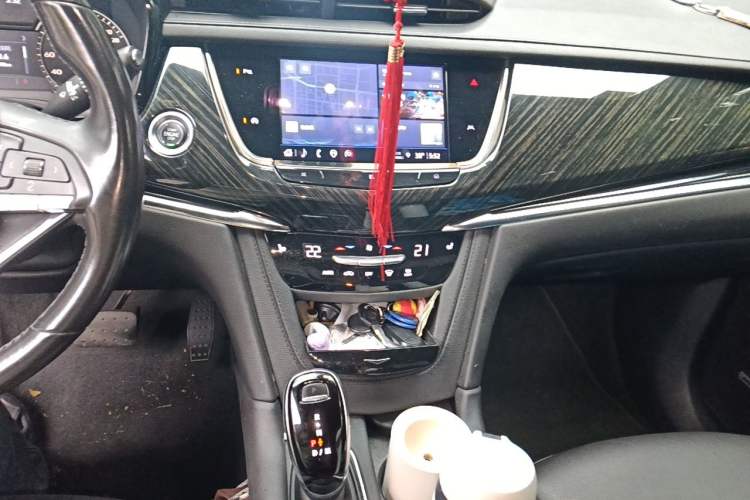 Used Cadillac XT6 2021 2.0T 7-Seater Two-Wheel-Drive Luxury Version Audio And AC Panel