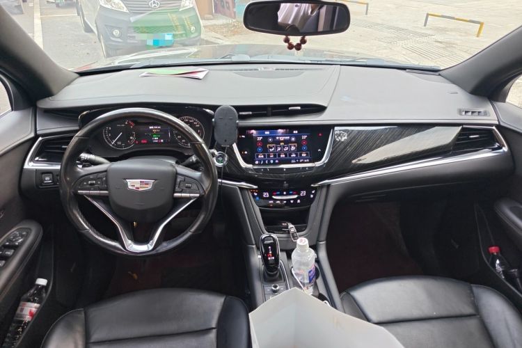 Used Cadillac XT6 2021 2.0T 7-Seater Four-Wheel Drive Luxury Version Center Console