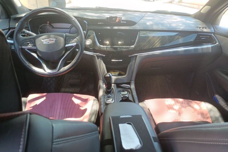 Used Cadillac XT6 2021 2.0T Six-Seater Four-Wheel-Drive Platinum Edition Center Console