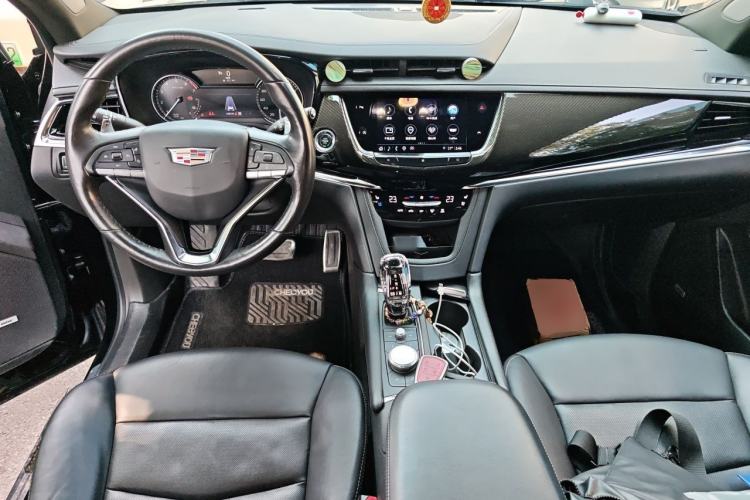 Used Cadillac XT6 2021 2.0T Six-Seater Four-Wheel-Drive Prestige Version Center Console