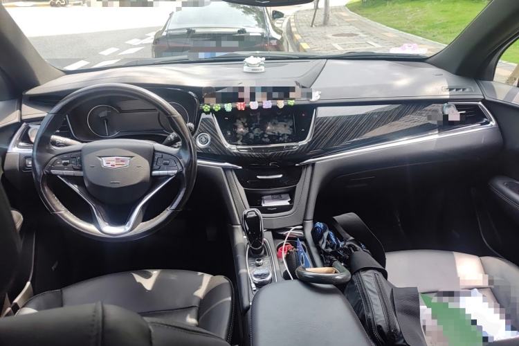 Used Cadillac XT6 2021 Revised Version 2.0T 6-Seater Four-Wheel Drive Premium Edition Center Console