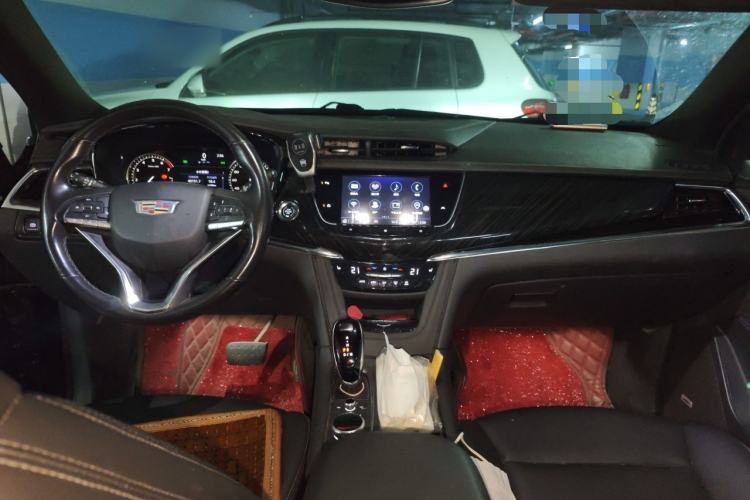 Used Cadillac XT6 2021 2.0T 7-Seater Two-Wheel-Drive Luxury Version Center Console