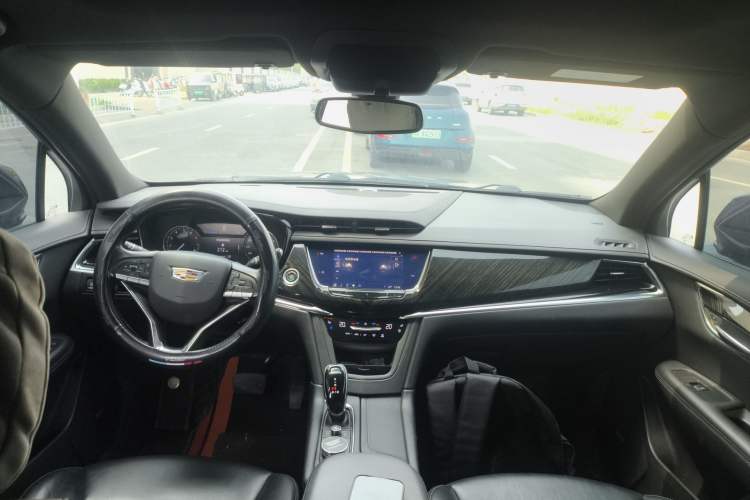 Used Cadillac XT6 2021 28T Six-Seater Four-Wheel-Drive Luxury Version Center Console