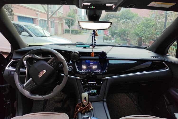 Used Cadillac XT6 2021 2.0T Six-Seater Four-Wheel-Drive Luxury Version Center Console