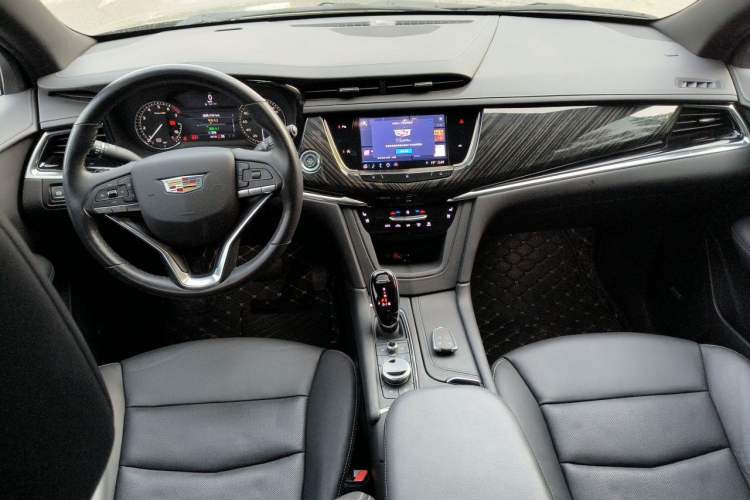 Used Cadillac XT6 2021 2.0T Six-Seater Four-Wheel-Drive Luxury Version Center Console