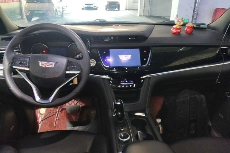 Used Cadillac XT6 2021 2.0T 6-Seater Two-Wheel Drive Luxury Version Center Console