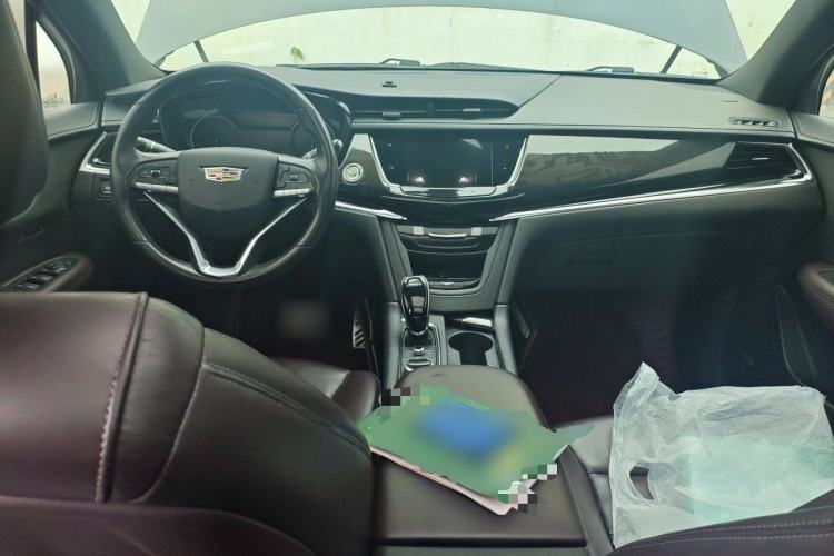Used Cadillac XT6 2021 2.0T 7-Seater Two-Wheel-Drive Luxury Version Center Console