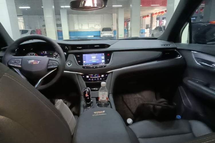 Used Cadillac XT6 2021 2.0T Seven-Seater Four-Wheel Drive Luxury Version Center Console