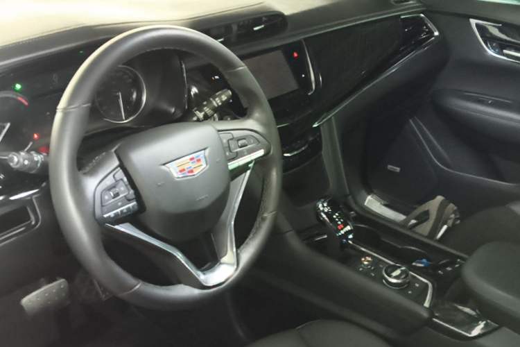 Used Cadillac XT6 2021 28T Six-Seater Four-Wheel-Drive Luxury Version Center Console