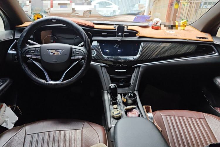 Used Cadillac XT6 2021 28T Six-Seater Four-Wheel-Drive Luxury Version Center Console