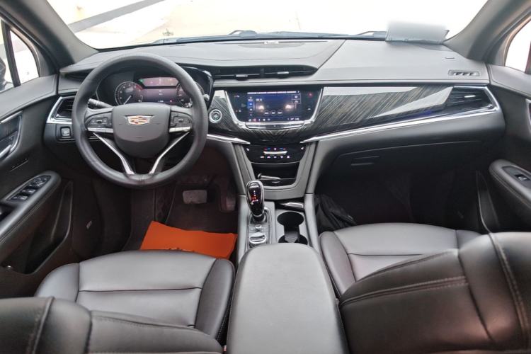 Used Cadillac XT6 2021 2.0T 6-Seater Two-Wheel Drive Luxury Version Center Console