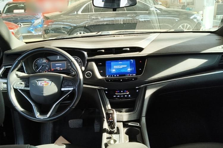 Used Cadillac XT6 2021 2.0T Six-Seater Four-Wheel-Drive Luxury Version Center Console