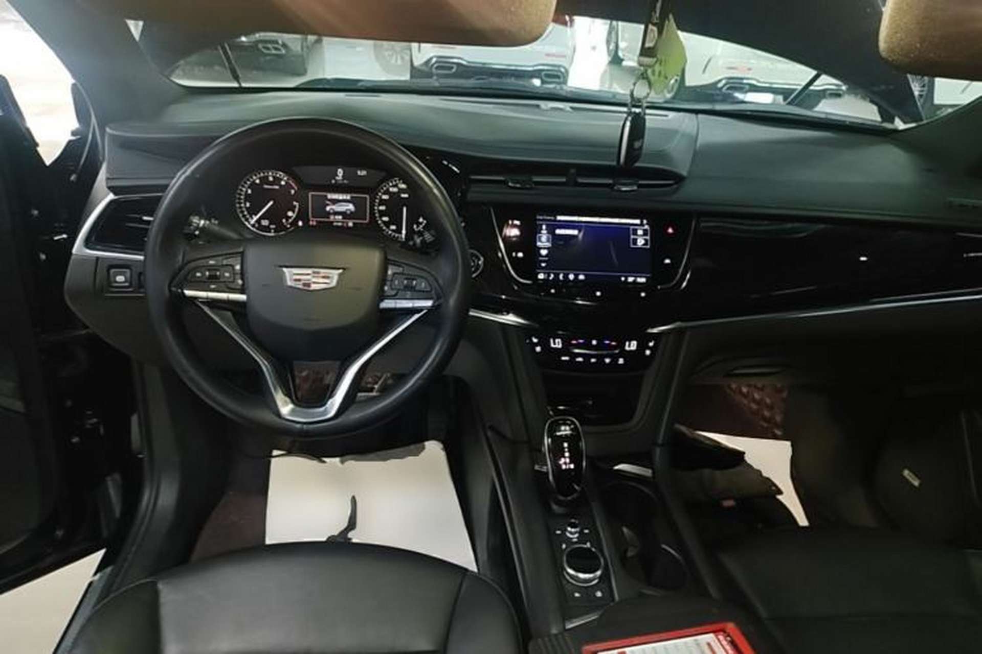 Used Cadillac XT6 2021 2.0T Six-Seater Four-Wheel-Drive Luxury Version Center Console