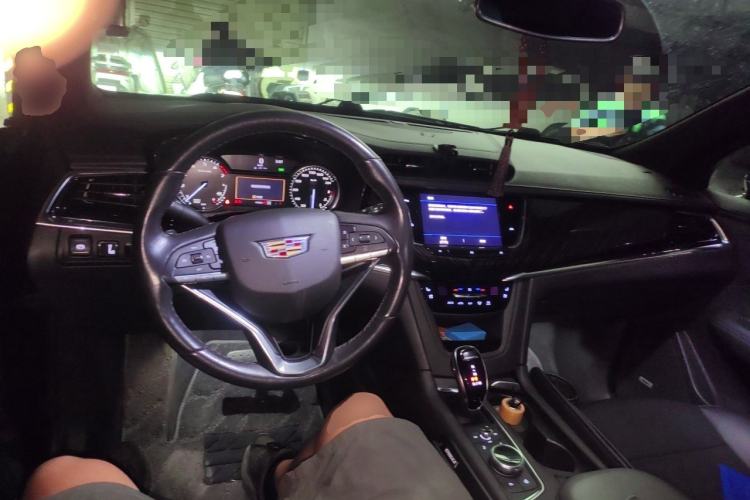 Used Cadillac XT6 2021 2.0T Six-Seater Four-Wheel-Drive Luxury Version Center Console