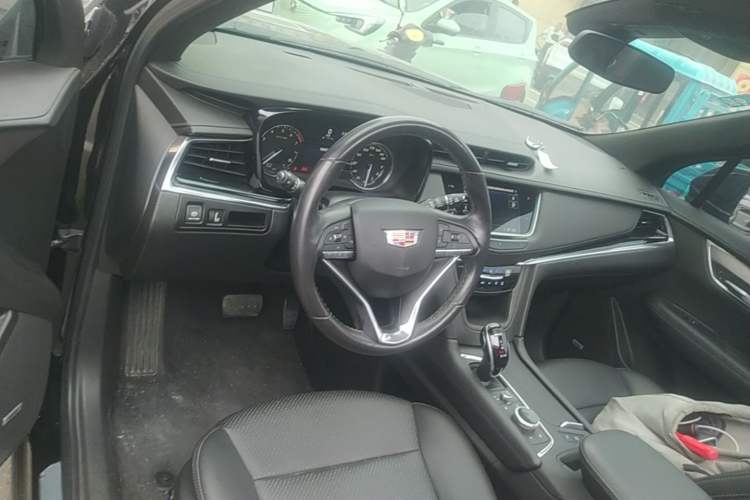 Used Cadillac XT6 2021 28T Six-Seater Fashion Edition Center Console