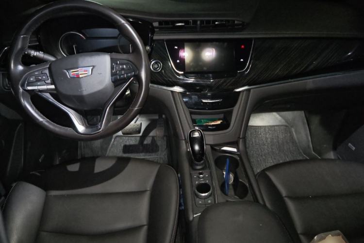 Used Cadillac XT6 2021 2.0T 6-Seater Two-Wheel Drive Luxury Version Center Console