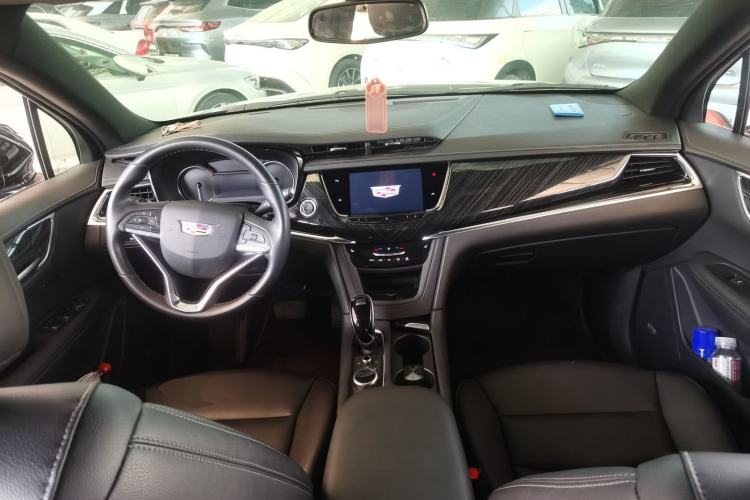 Used Cadillac XT6 2021 2.0T 6-Seater Two-Wheel Drive Luxury Version Center Console