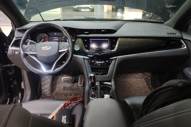 Used Cadillac XT6 2021 2.0T Six-Seater Four-Wheel-Drive Prestige Version Center Console