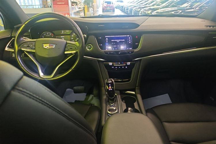 Used Cadillac XT6 2021 28T Six-Seater Fashion Edition Center Console