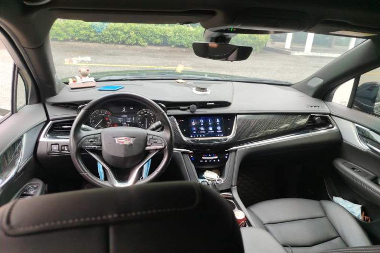 Used Cadillac XT6 2021 2.0T Six-Seater Four-Wheel-Drive Prestige Version Center Console