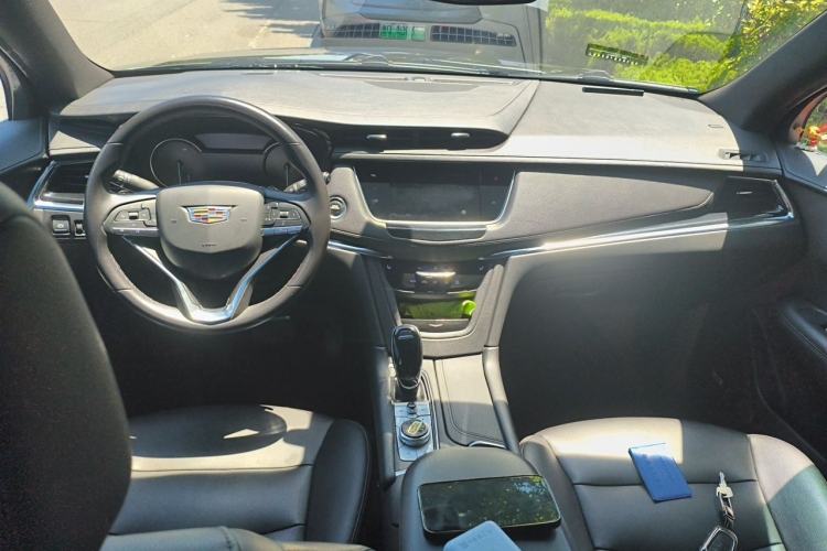 Used Cadillac XT6 2021 2.0T Six-Seater Four-Wheel-Drive Luxury Version Center Console