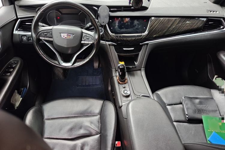 Used Cadillac XT6 2021 28T Six-Seater Four-Wheel-Drive Luxury Version Center Console