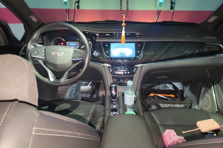 Used Cadillac XT6 2021 28T Six-Seater Four-Wheel-Drive Luxury Version Center Console