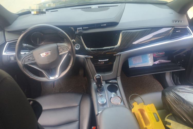 Used Cadillac XT6 2021 2.0T 6-Seater Two-Wheel Drive Luxury Version Center Console