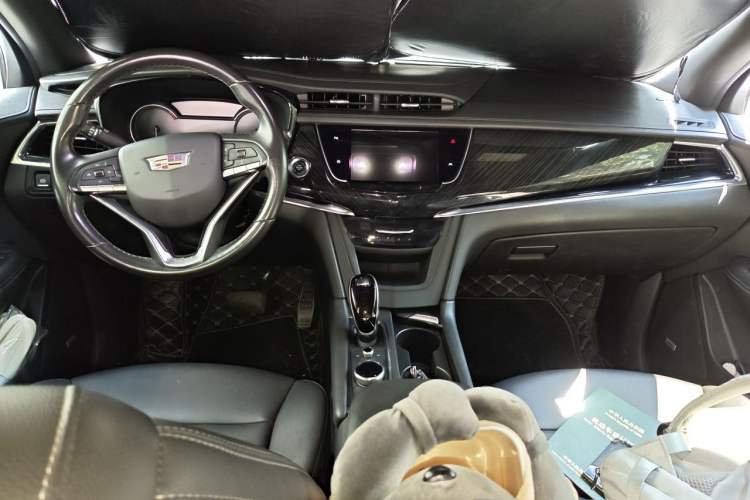 Used Cadillac XT6 2021 28T Six-Seater Luxury Version Center Console