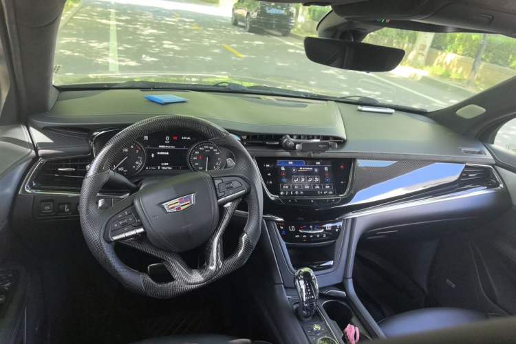 Used Cadillac XT6 2021 28T Six-Seater Four-Wheel-Drive Platinum Sport Edition Center Console