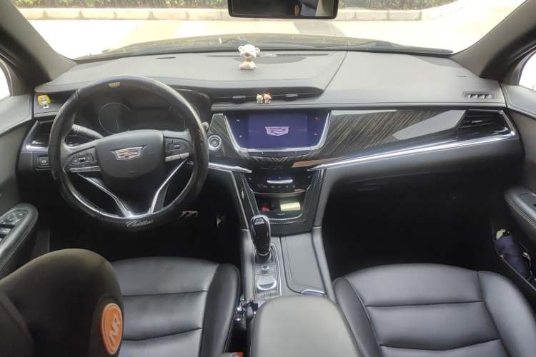 Used Cadillac XT6 2021 2.0T 6-Seater Two-Wheel Drive Luxury Version Center Console