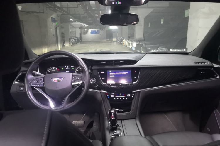 Used Cadillac XT6 2021 2.0T Six-Seater Four-Wheel-Drive Luxury Version Center Console