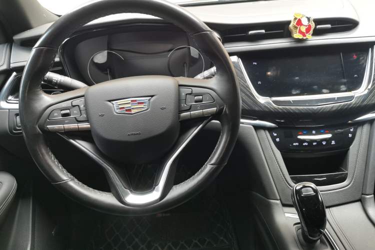 Used Cadillac XT6 2021 2.0T 7-Seater Four-Wheel Drive Luxury Version Center Console