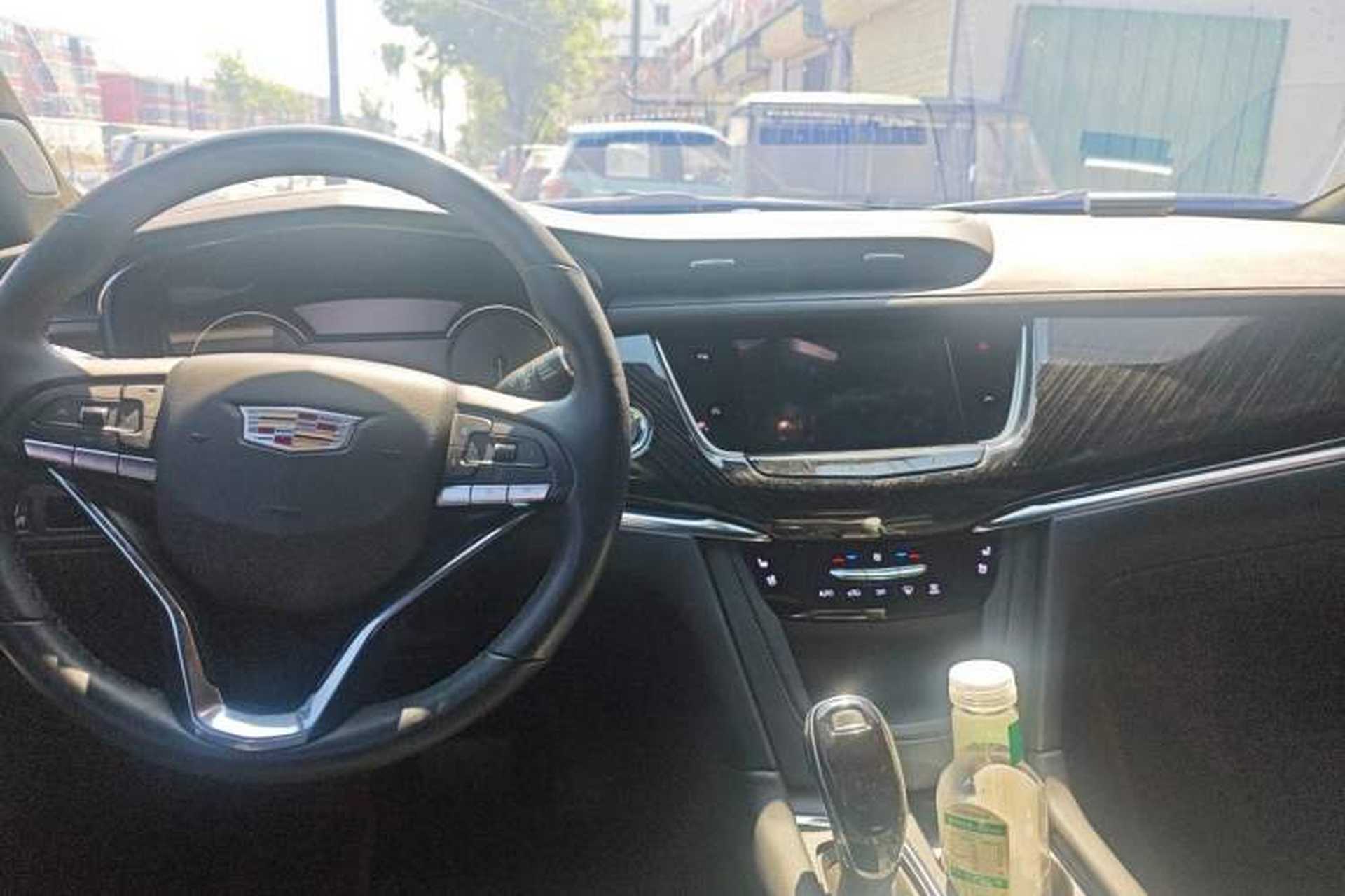 Used Cadillac XT6 2021 28T Six-Seater Four-Wheel-Drive Luxury Version Center Console