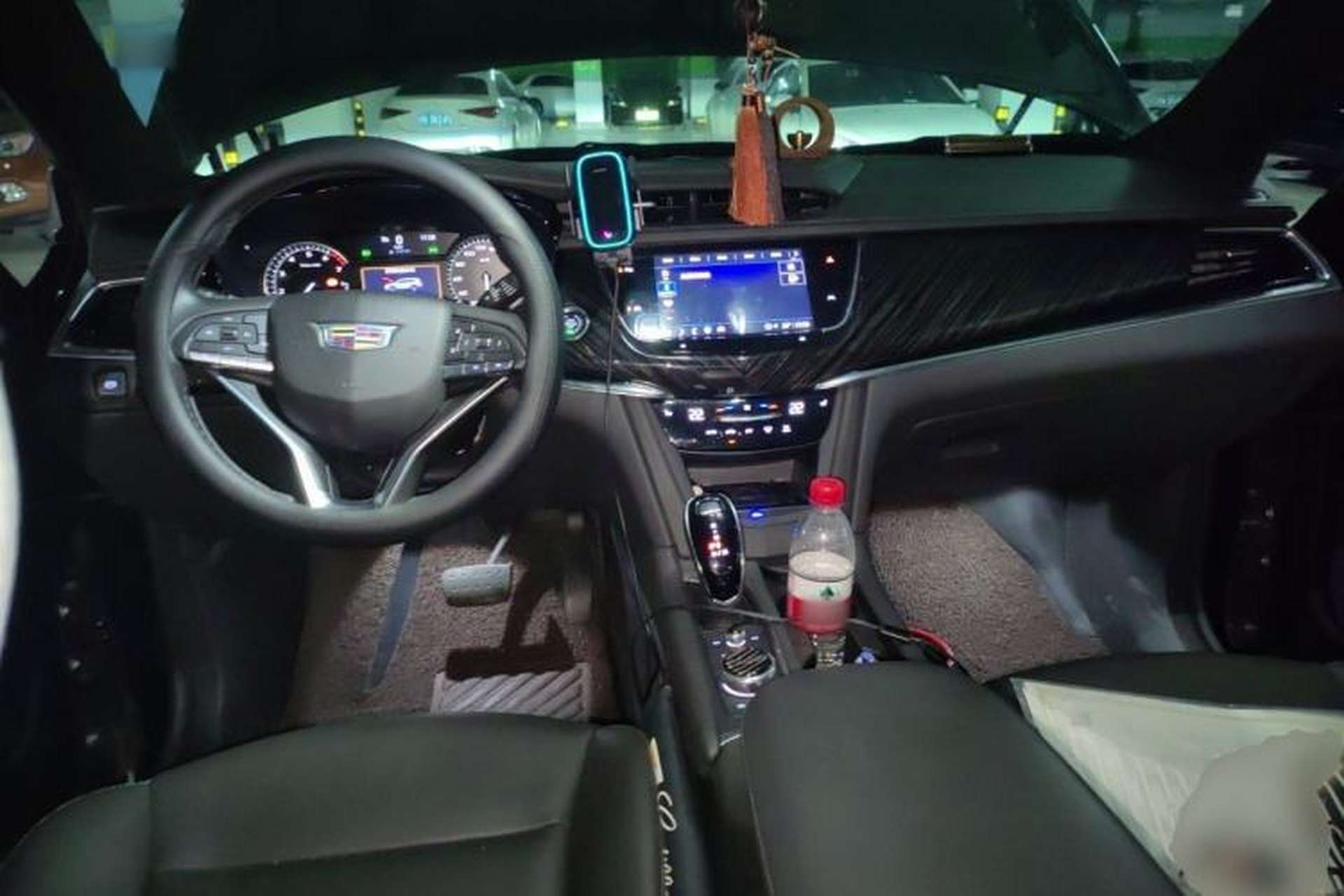 Used Cadillac XT6 2021 2.0T 6-Seater Two-Wheel Drive Luxury Version Center Console