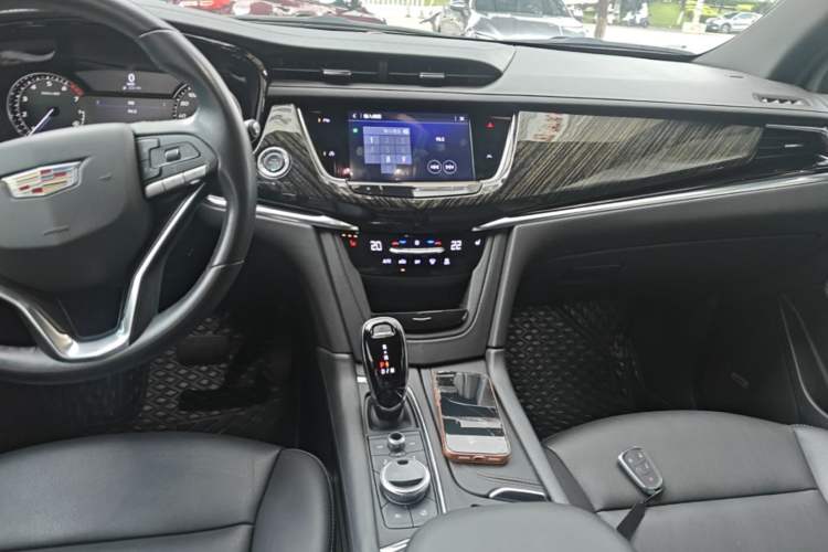 Used Cadillac XT6 2021 2.0T 7-Seater Two-Wheel-Drive Luxury Version Center Console