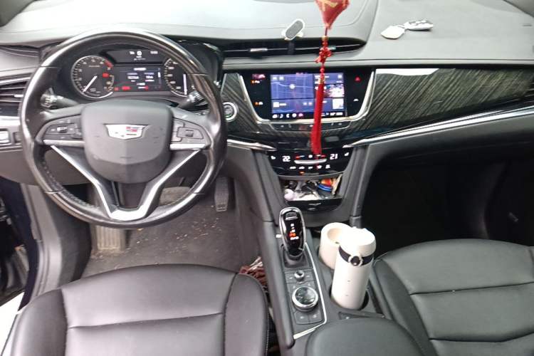 Used Cadillac XT6 2021 2.0T 7-Seater Two-Wheel-Drive Luxury Version Center Console