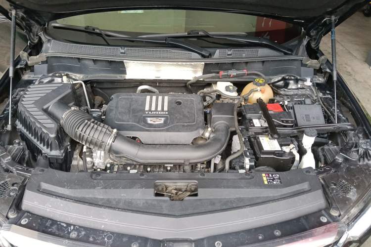 Used Cadillac XT6 2021 2.0T Six-Seater Four-Wheel-Drive Luxury Version Engine Bay