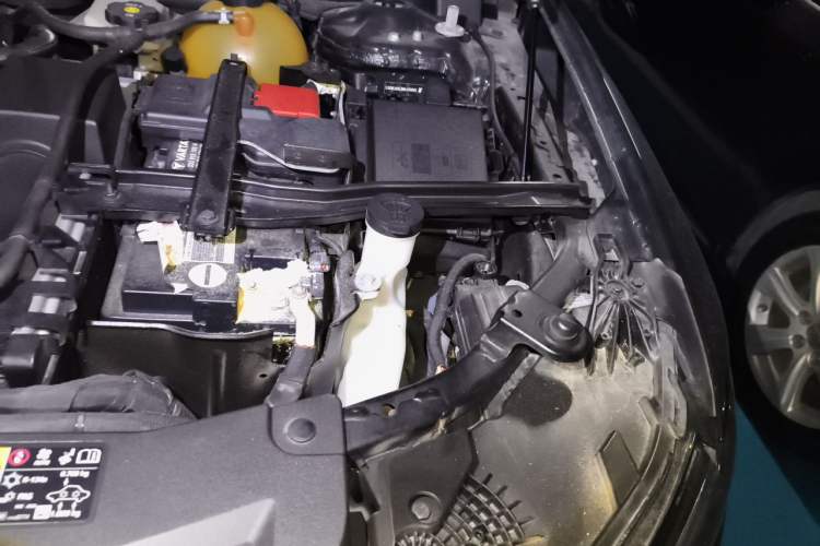 Used Cadillac XT6 2021 28T Six-Seater Four-Wheel-Drive Luxury Version Engine Bay Left