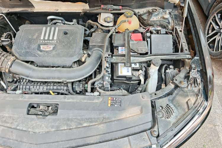 Used Cadillac XT6 2021 2.0T Six-Seater Four-Wheel-Drive Prestige Version Engine Bay Left