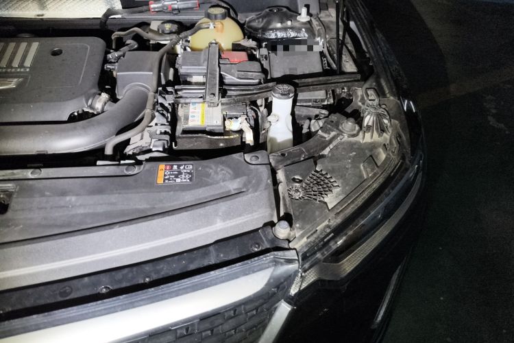 Used Cadillac XT6 2021 2.0T 6-Seater Two-Wheel Drive Luxury Version Engine Bay Left