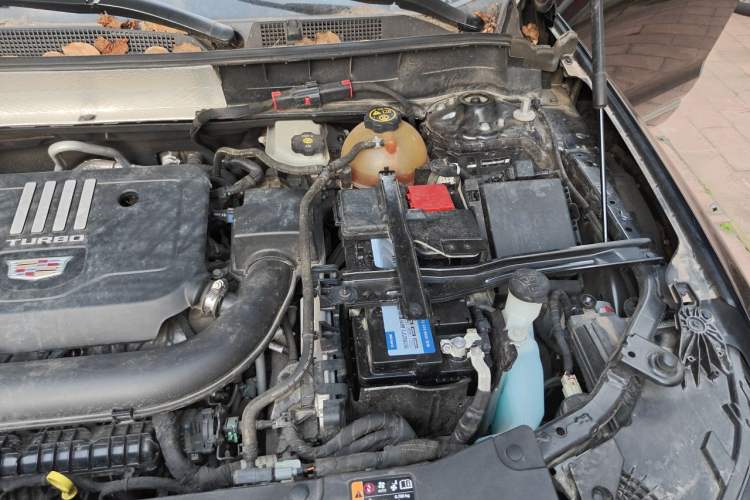 Used Cadillac XT6 2021 2.0T Six-Seater Four-Wheel-Drive Luxury Version Engine Bay Left