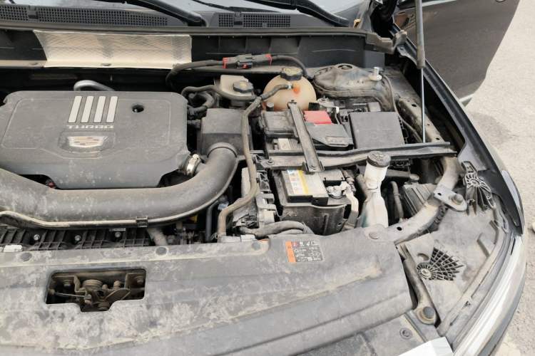 Used Cadillac XT6 2021 2.0T Six-Seater Four-Wheel-Drive Luxury Version Engine Bay Left