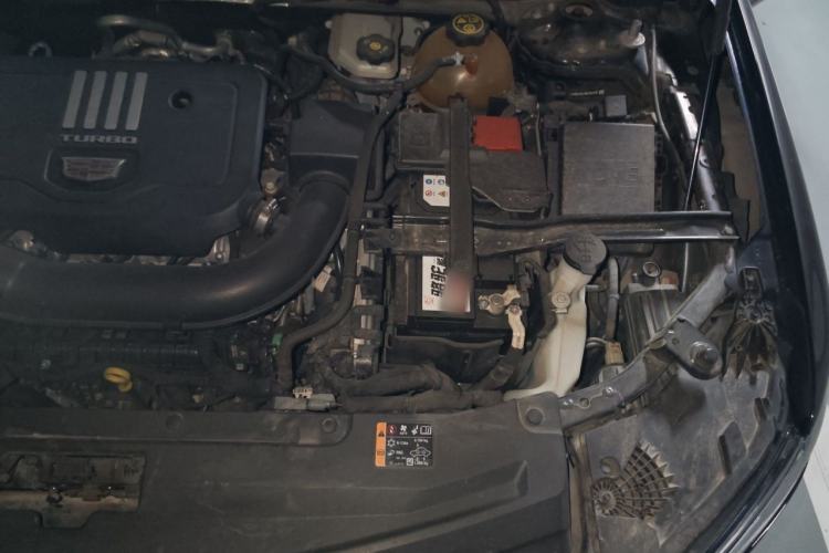 Used Cadillac XT6 2021 2.0T 6-Seater Two-Wheel Drive Luxury Version Engine Bay Left