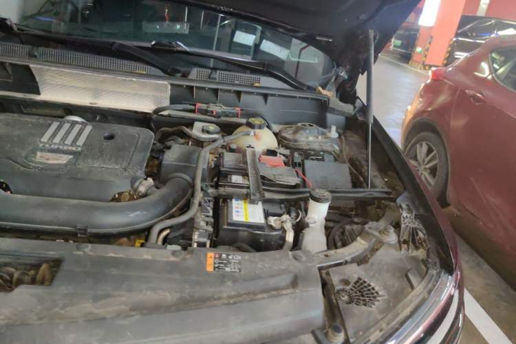 Used Cadillac XT6 2021 28T Six-Seater Four-Wheel-Drive Luxury Version Engine Bay Left